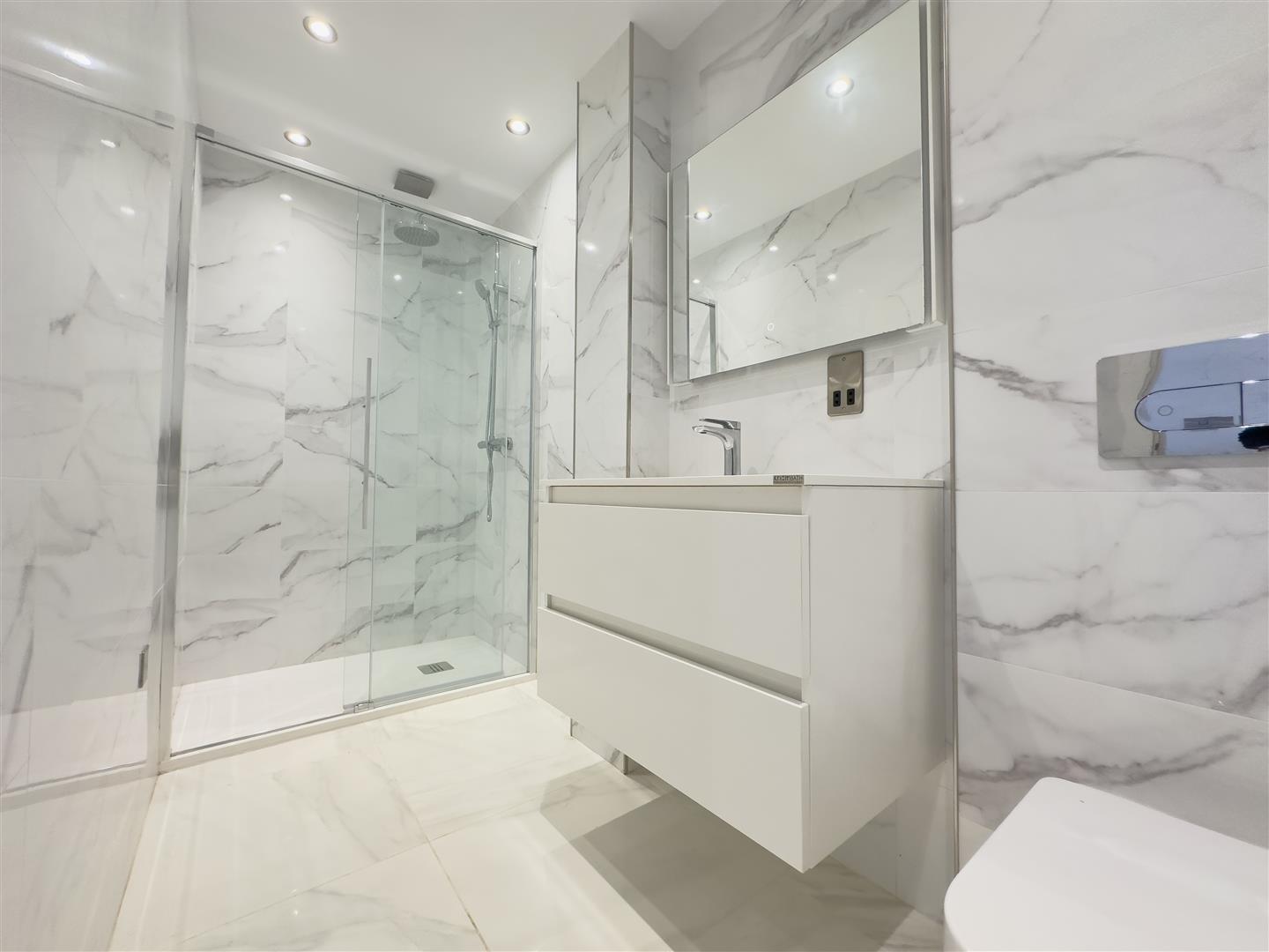 Image of Apartment - 3 Bedrooms - 2 Bathrooms for Rental in Arengos Gardens-Gibraltar, Image 6